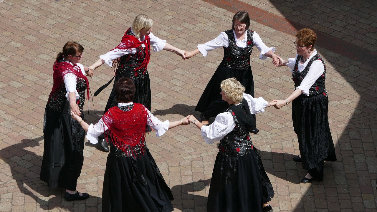 round-dance-2464228_1280